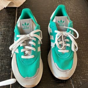 New shoes asidas size 9 color green